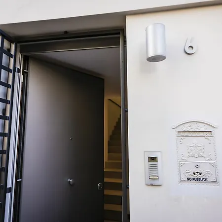 Myplace Via Castelmenardo Apartment *