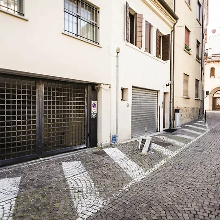 Myplace Via Castelmenardo Apartment *